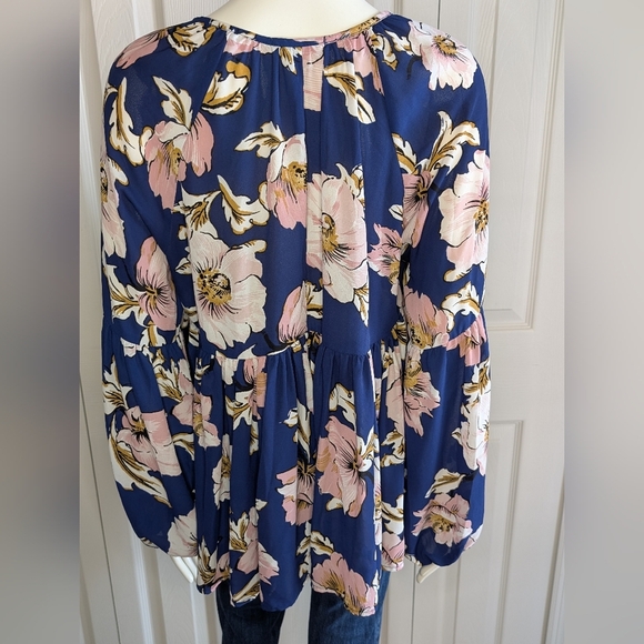 Altar'd State 'Freesia' Women's Size Med Blue Floral Ruffle Baby Doll Blouse L/S - Picture 3 of 7